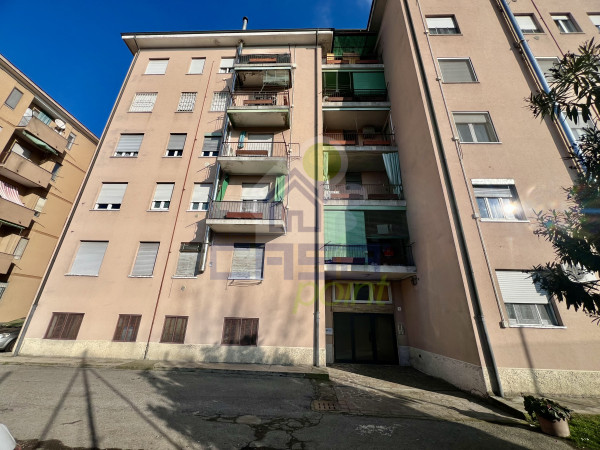 AMPIO BILOCALE AL TERZO PIANO CON ASCENSORE, TERRAZZO, SOLAIO E BOX