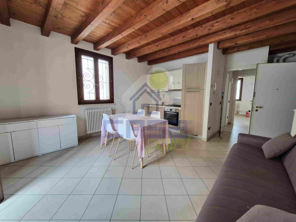 PIANO TERRA CON AREA PRIVATA IN PALAZZINA LIBERTY NEL CUORE DI PIACENZA