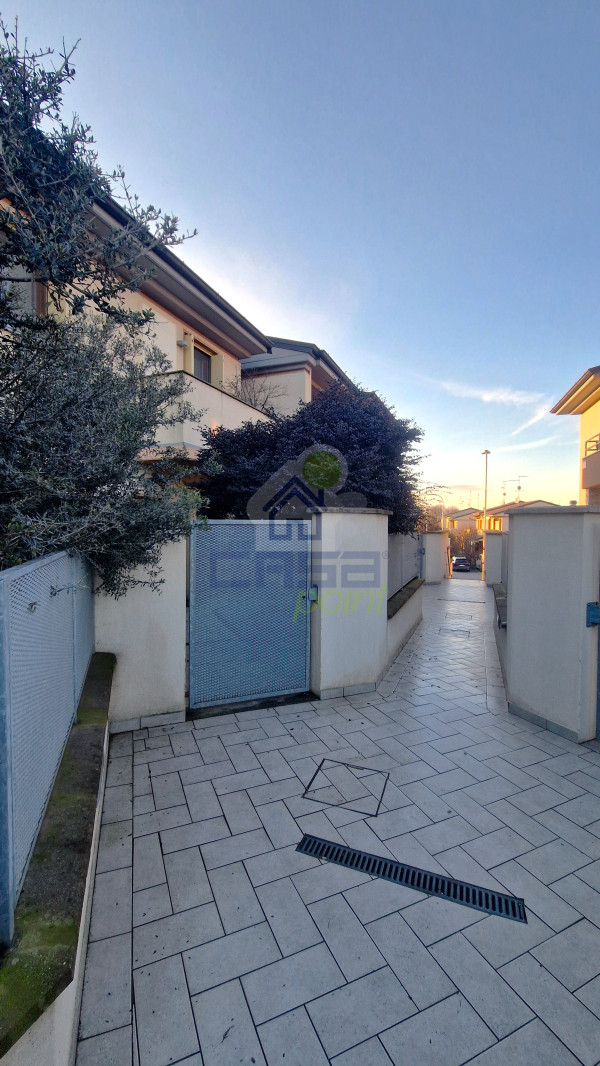 INDIPENDENZA E MODERNITÀ ALLE PORTE DELLA CITTÀ ! ELEGANTE APPARTAMENTO RECENTE A CASANOVA DEL MORBASCO