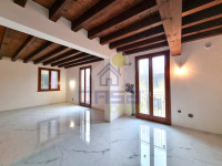 ELEGANTE TRICOLALE con TRE POSTI AUTO