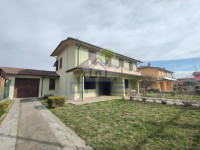 VILLA CON GIARDINO E GARAGE