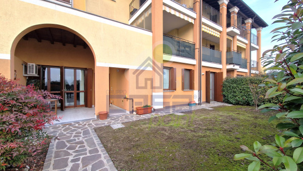 ELEGANZA, COMFORT E GIARDINO PRIVATO A POCHI MINUTI DALLA CITTA'!