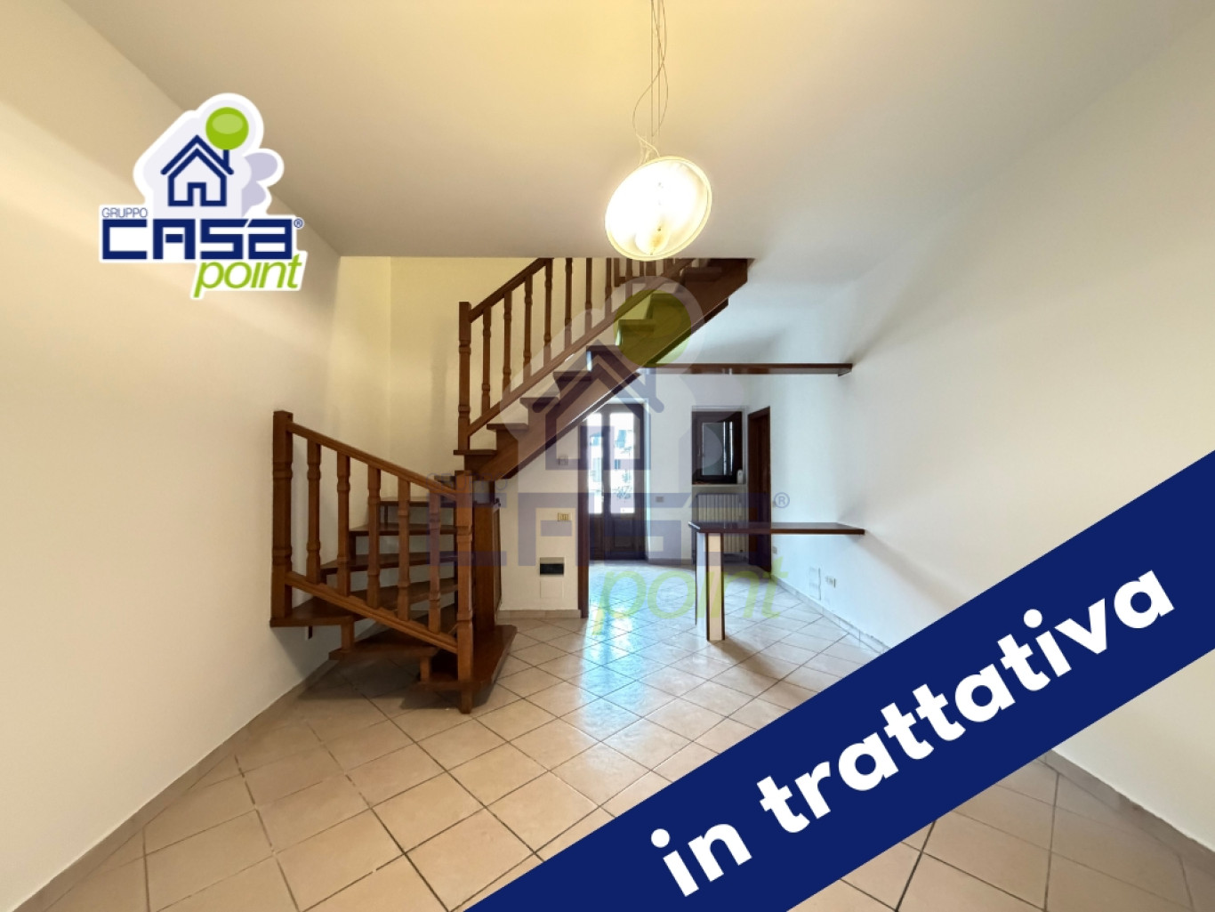 APPRTAMENTO IN DIPENDENTE SU DUE LIVELLI CON AUTORIMESSA