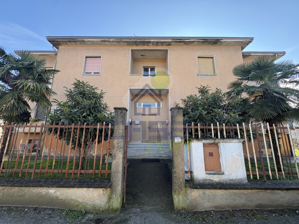 APPARTAMENTO CON 3 CAMERE DA LETTO, GARAGE E ORTO