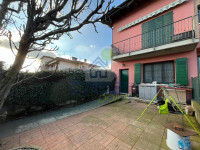 APPARTAMENTO IN VILLA CON GIARDINO PRIVATO, TAVERNA E BOX!!!