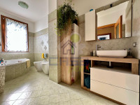 BAGNO CON VASCA PRIMO PIANO.jpg