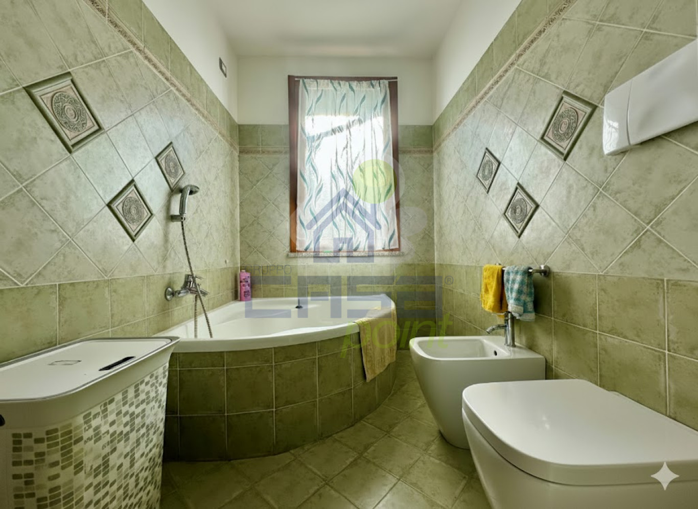 BAGNO CON VASCA PRIMO PIANO3..jpg