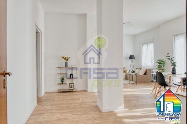 Elegante Appartamento Ristrutturato con Box Doppio.