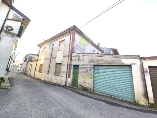 PORZIONE INDIPENDENTE CON BOX