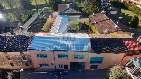 Compendio immobiliare con ABITAZIONE, LABORATORI e AREA ESTERNA