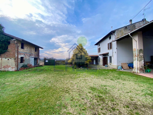 SOLUZIONE INDIPENDENTE CON GIARDINO CON STALLA E RUSTICO