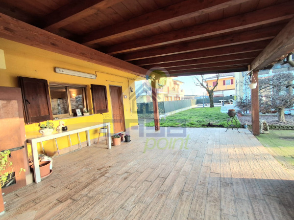 SOLUZIONE INDIPENDENTE CON AREA ESTERNA PRIVATA E BOX