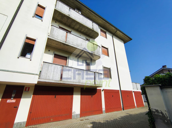 AMPIO BOX SINGOLO IN CENTRO PAESE