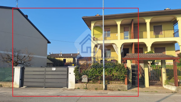 Villa bifamiliare con 4 camere da letto e giardino privato