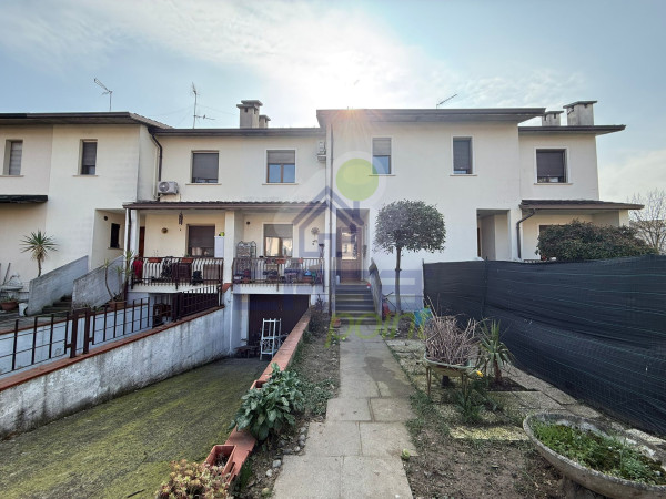 VILLETTA A SCHIERA CON GIARDINO E BOX PRIVATO