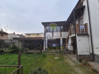 CASA INDIPENDENTE CON GIARDINO E 2 POSTI AUTO