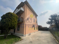 VICINI MA NON TROPPO....