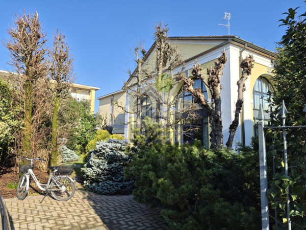 STILE, LUCE E PRIVACY IN UN’UNICA SOLUZIONE DI CASA AUTONOMA IN CITTA'