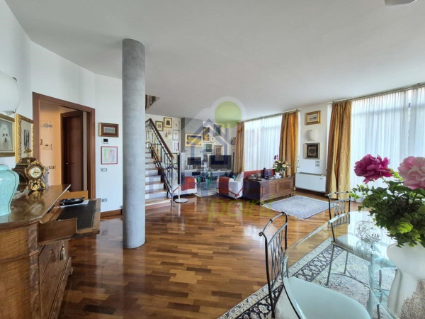 STILE, LUCE E PRIVACY IN UN’UNICA SOLUZIONE DI CASA AUTONOMA IN CITTA'