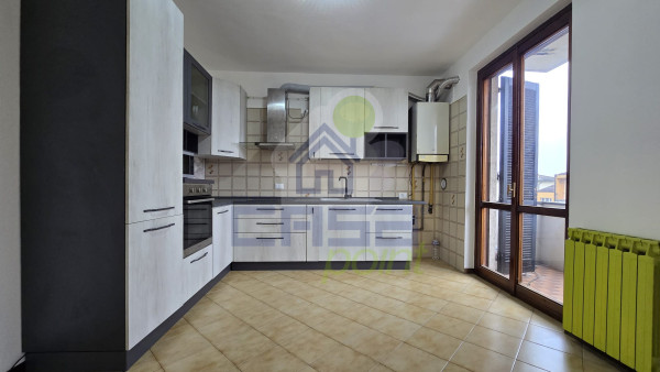 TRILOCALE IN AFFITTO PARZIALMENTE ARREDATO