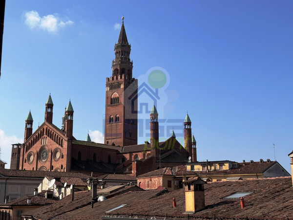 Nuovo quadrilocale ristrutturato in centro Cremona vicino al Duomo – 3 camere, doppi servizi, ascensore