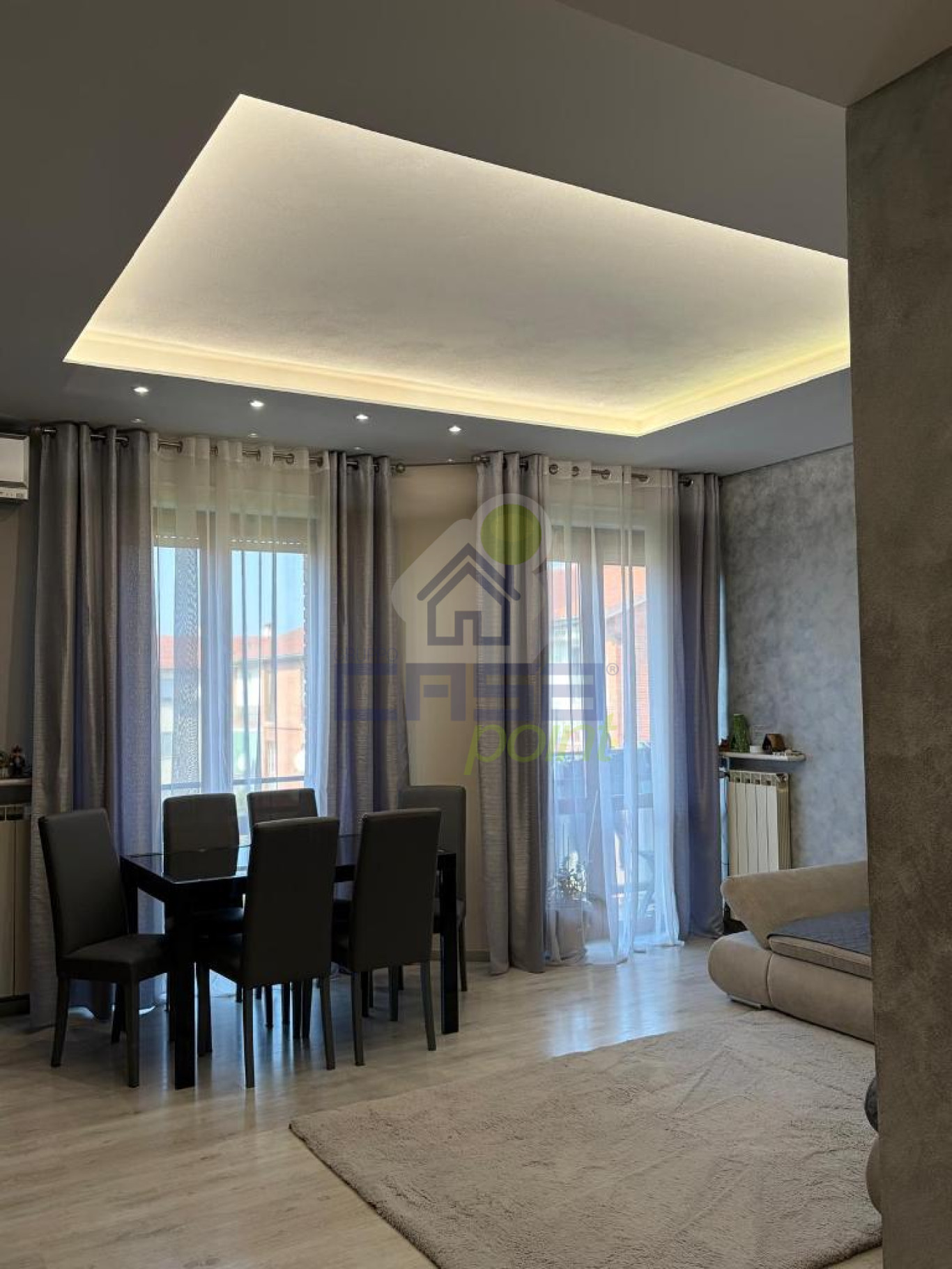 TRILOCALE LUMINOSO COMPLETAMENTE RISTRUTTURATO A NUOVO CON BALCONI