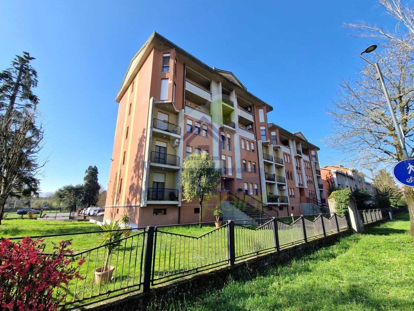 LUMINOSO QUADRILOCALE, DOPPI SERVIZI, BALCONI, CANTINA E GARAGE!