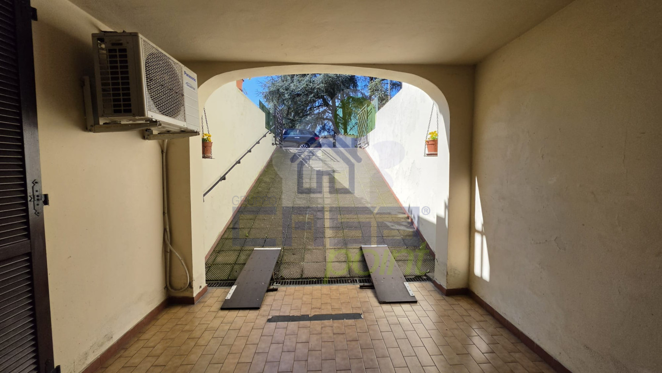 INGRESSO GARAGE.jpeg