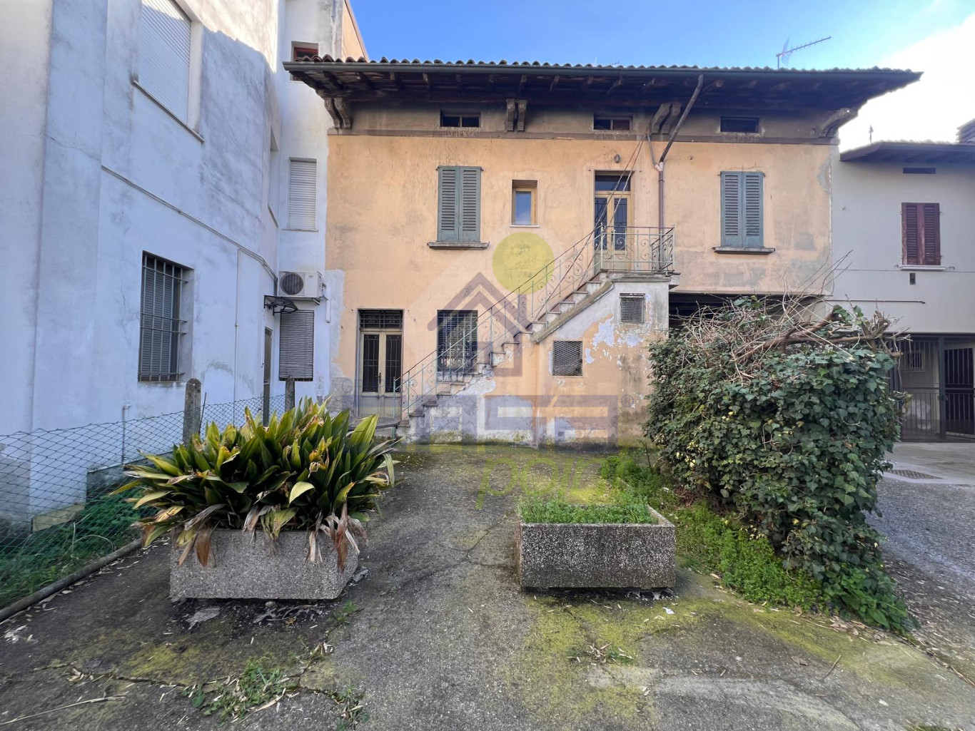 CASA INDIPENDENTE CON CORTILE ESCLUSIVO