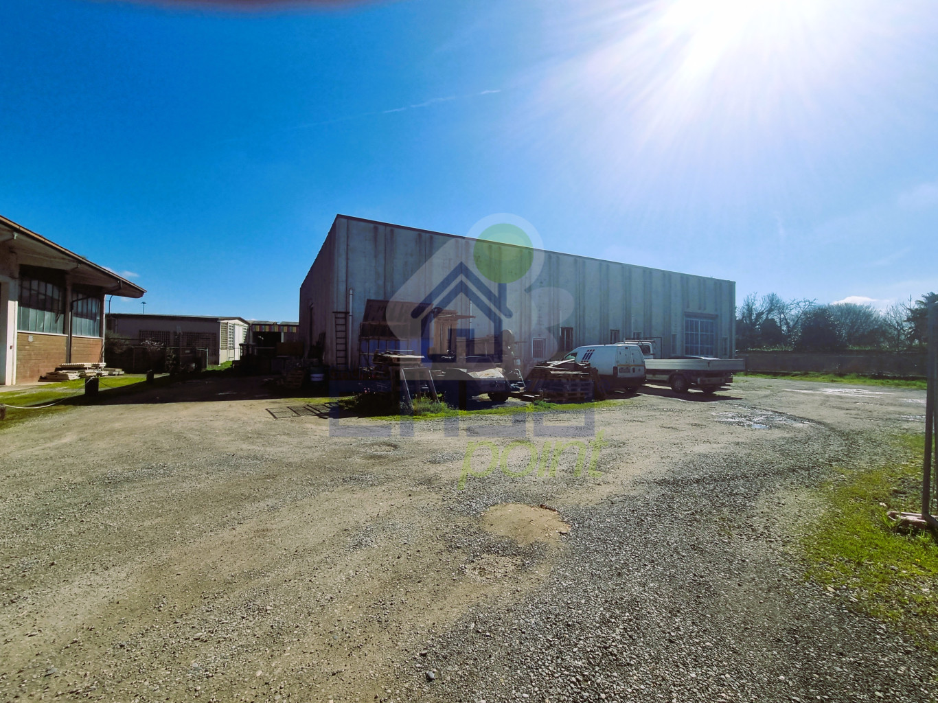 CAPANNONE a REDDITO con AMPIA AREA ESTERNA – OTTIMA OPPORTUNITÀ DI INVESTIMENTO