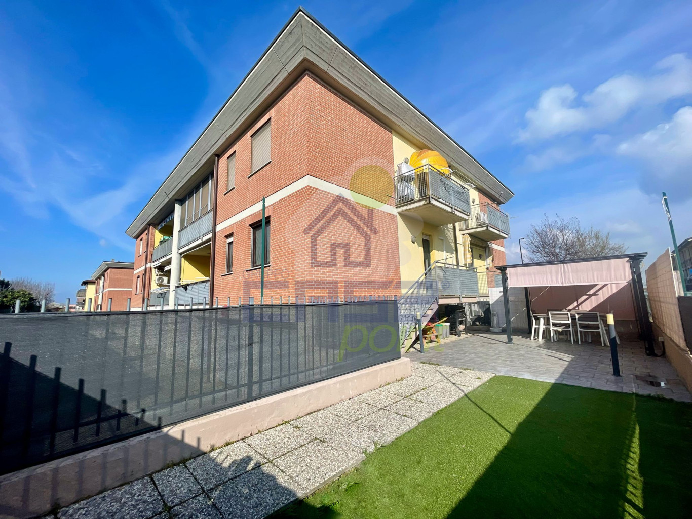 TRILOCALE CON GIARDINO ESCLUSIVO E DOPPIO GARAGE