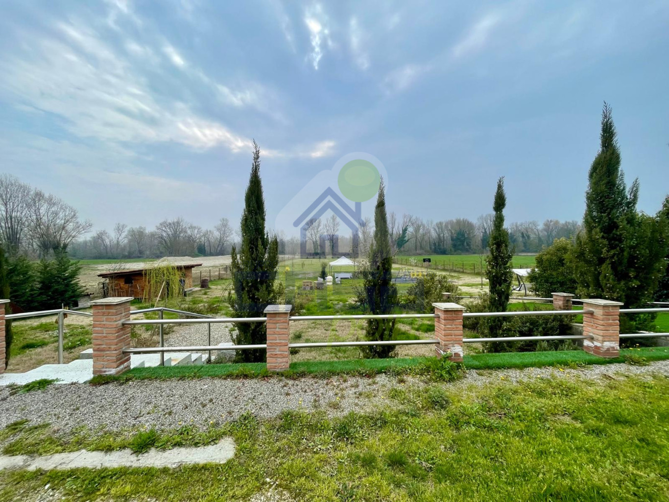 RUSTICO CON 5.000 MQ DI GIARDINO