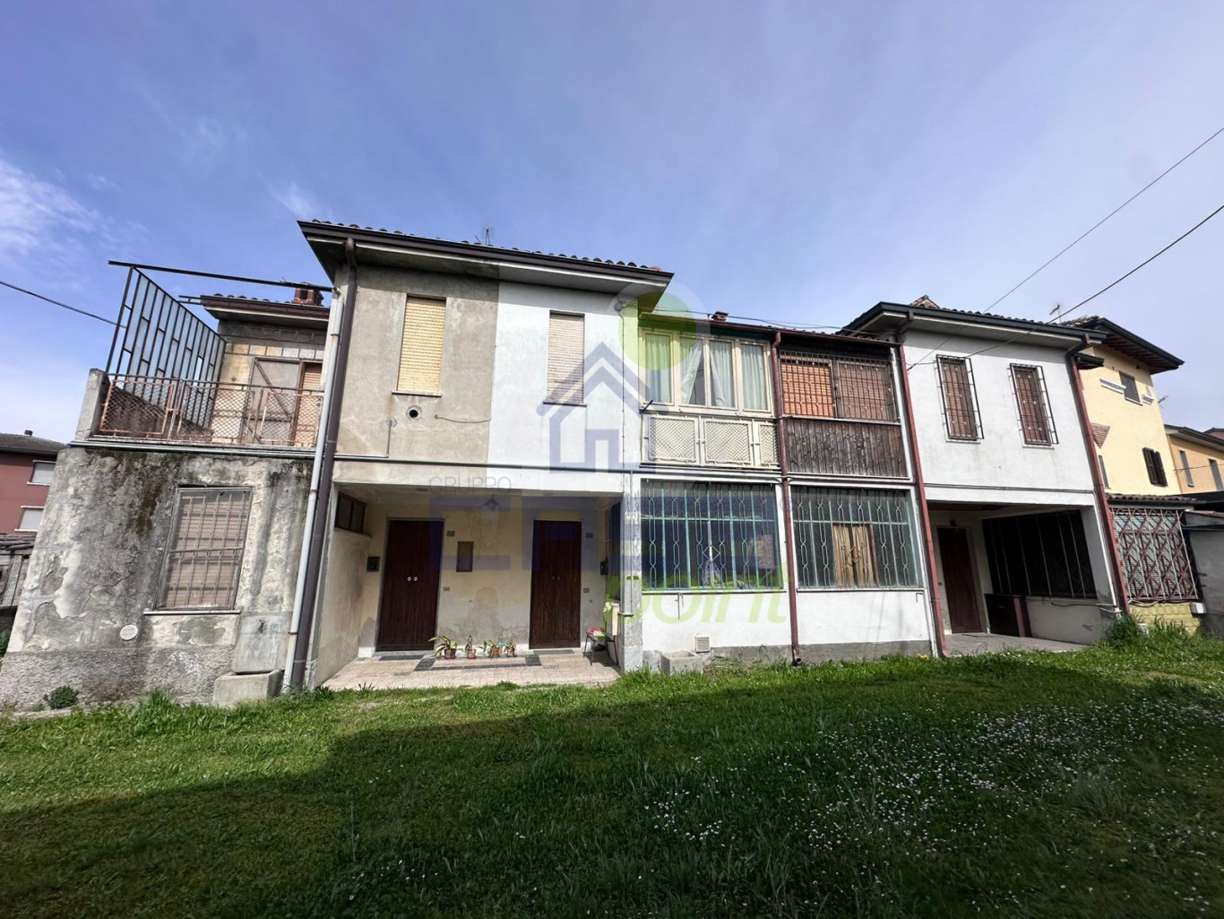 2 AMPIE CASE GEMELLE, AFFIANCATE E SPECULARI